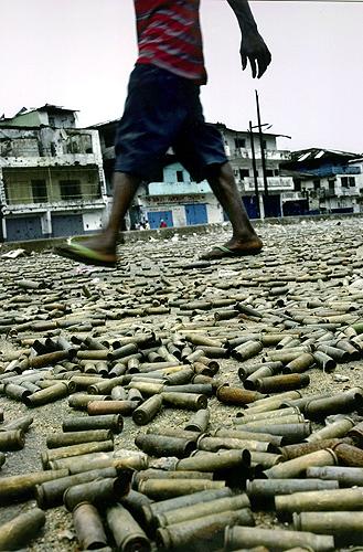 nilpagol_1333530004_8-Picture_of_bullet_casings_carpet_a_street_in_Monrovia__the_capital_of_Liberia_,_at_the_heart_of_the_battlefield_between_government_and_rebel_soldiers..jpg