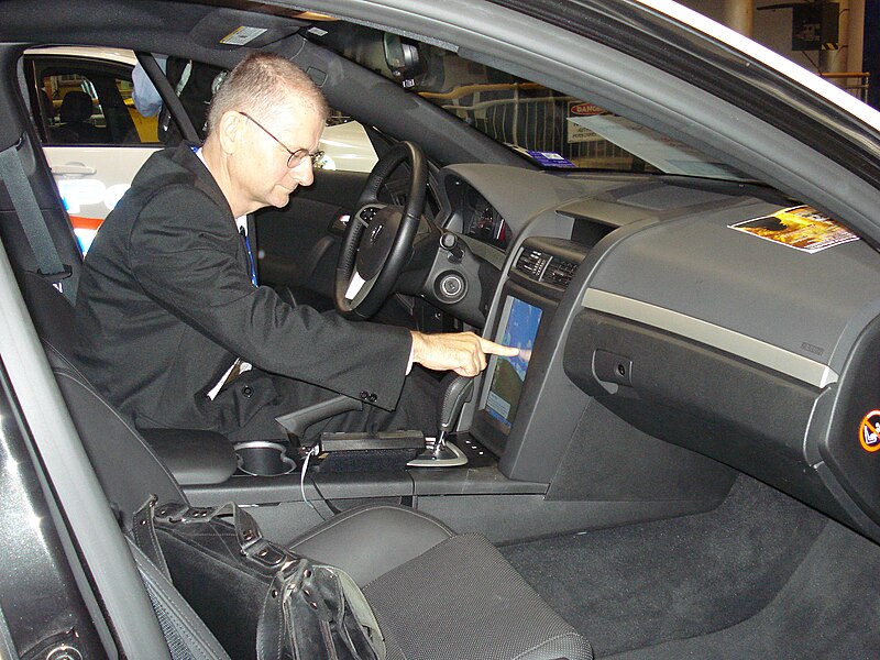 800px-Touch_screen_in_Prototype_LAPD_Pontiac_G8.JPG